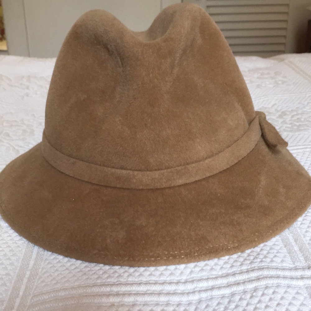 VTG Larkin of New York  Camel hat